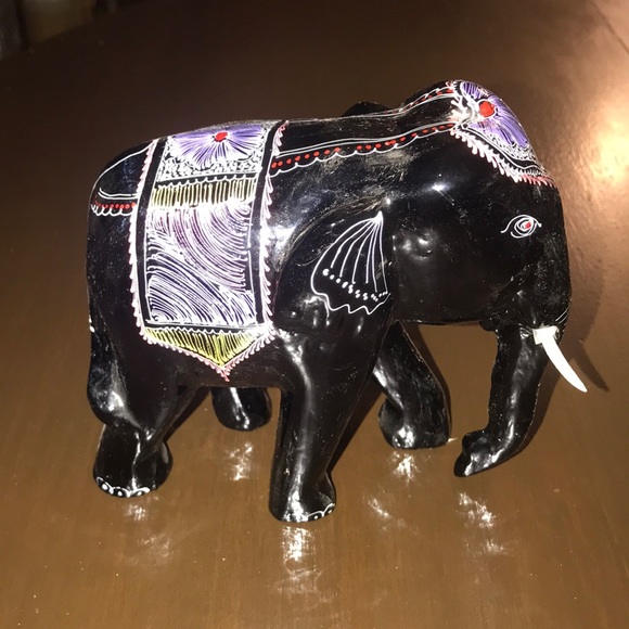 Hand Painted Black Lacquered Elephant - Picture 4 of 10